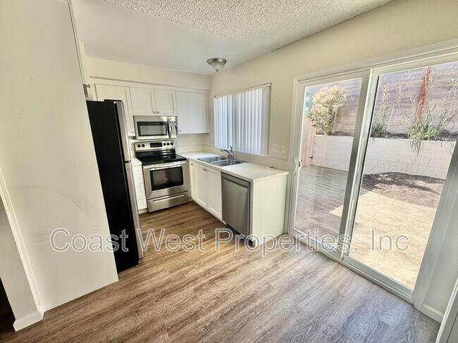 Building Photo - 120 Phoebe St