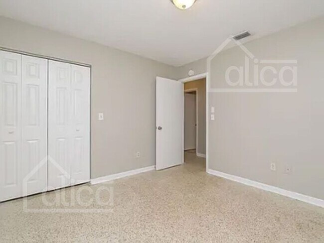 Foto del edificio - 7176 Lockwood St