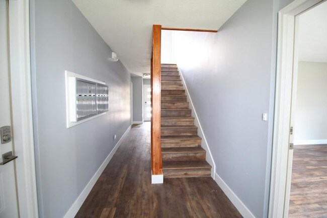 Building Photo - Recently updated 1 bedroom
