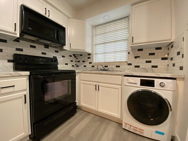 Foto del edificio - Charming 1-Bedroom Condo in Scenic Winter ...