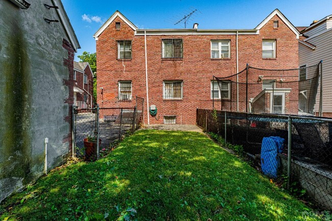 Building Photo - 126-128-128 Midland Pl