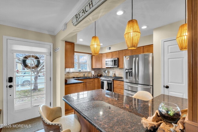 Building Photo - 1733 Melrose Ave