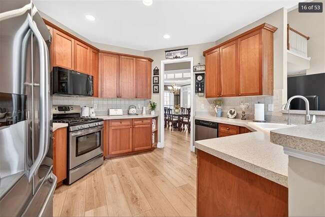 Foto del edificio - 5 Bed 4 Bath Multi Family House