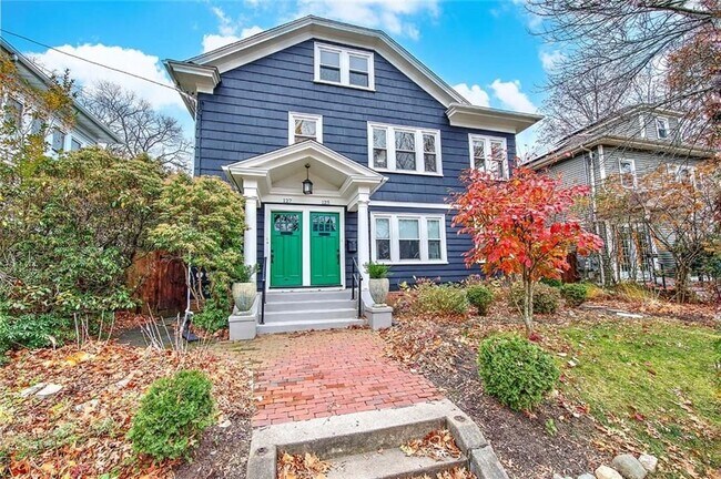 Building Photo - 127 Evergreen St