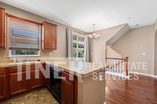 Building Photo - 6550 Hearthstone Cir