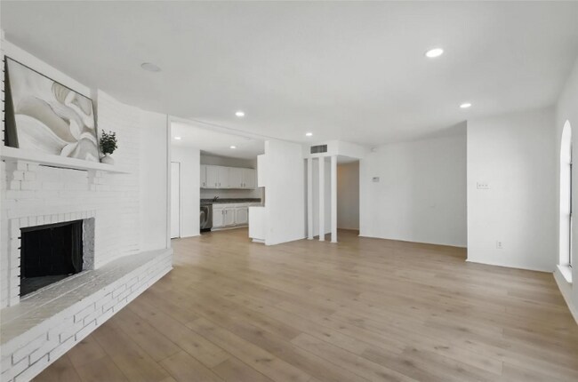 Foto del edificio - 1329 Steinburg Ln