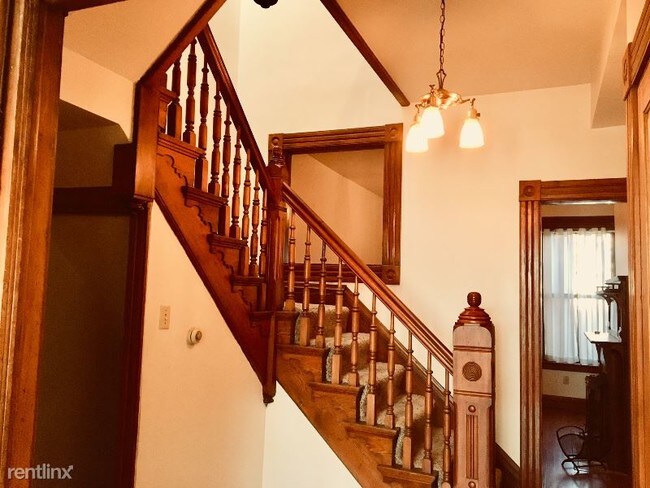 Building Photo - 2 br, 2 bath Townhome - 122 E 5th Street