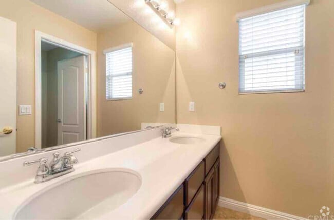 Building Photo - 13744 Dellbrook St