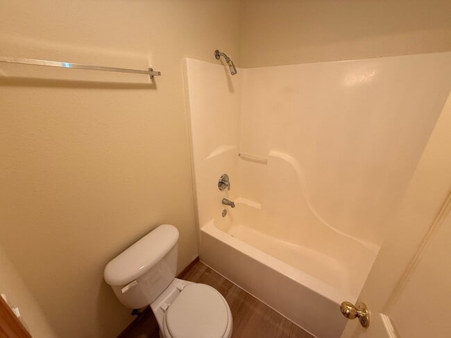 Building Photo - CHARMING SINGLE-LEVEL HOME IN A BEAUTFUL WELCOMING NEIGHBORHOOD!!!