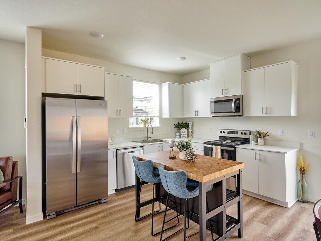 Foto principal - 223 28th Ave SE