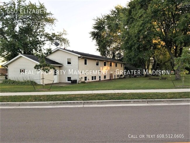 Building Photo - Incredible corner lot duplex with many upd...