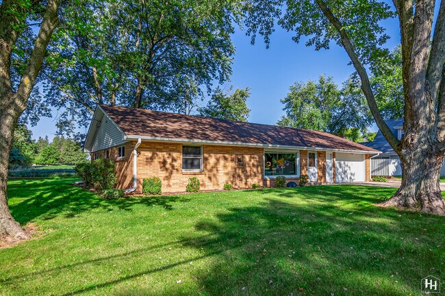 Foto del edificio - 4N902 Old Lafox Rd