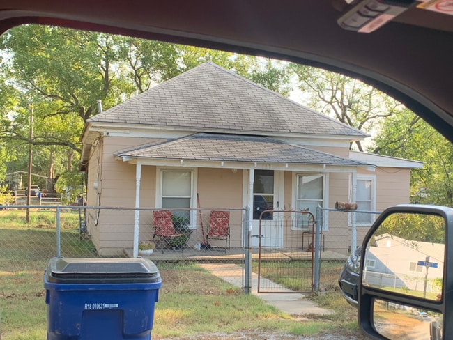 Building Photo - 2026 W Birch Ave