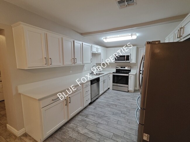 Building Photo - 619 S Highland Ave