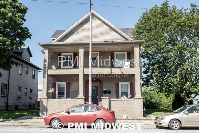 Building Photo - 611 N Main St