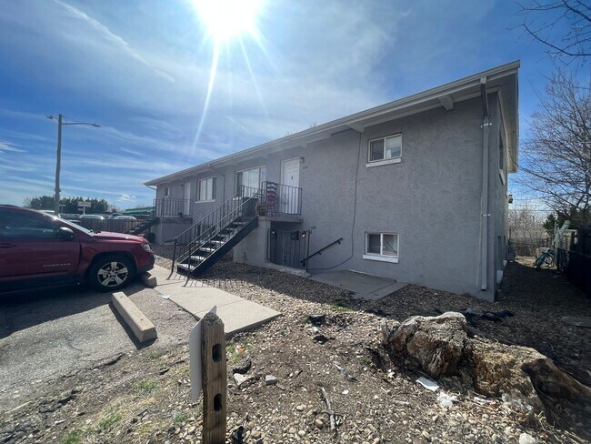Foto del edificio - 2 Bed 1 Bath in East Denver Available NOW!