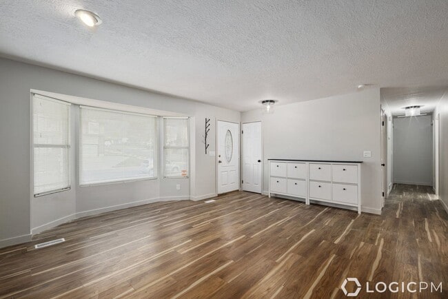 Foto del edificio - 10328 Countrywood Dr