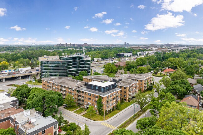 Aerial Photo - 575 Av Glengarry