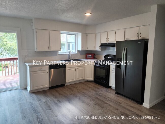 Building Photo - 8949 Hauser - 2022 Remodel!
