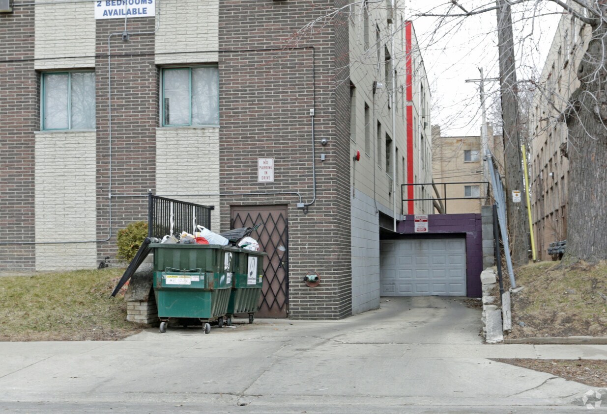 Building Photo - 2836 W Wells St