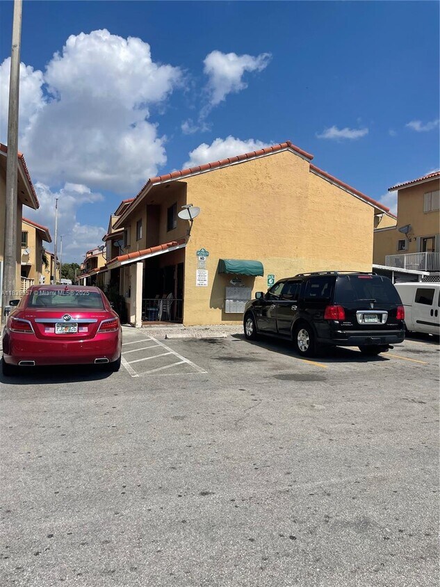 Foto principal - 2765 W 61st Pl