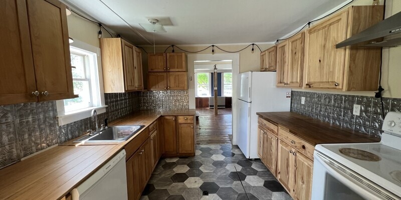 Primary Photo - The Dog and Bee House, LLC