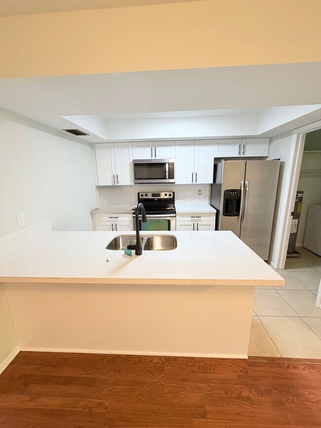 Building Photo - 1102 SE 8th Terrace