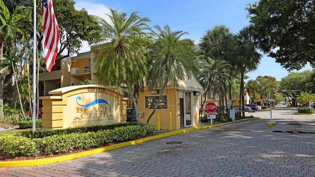 Building Photo - 9355 Fontainebleau Blvd
