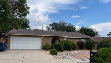 Building Photo - 9704 Avenida de la Luna N East