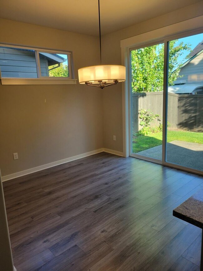 Building Photo - Contemporary 3-Bedroom with Loft & Luxe Ki...