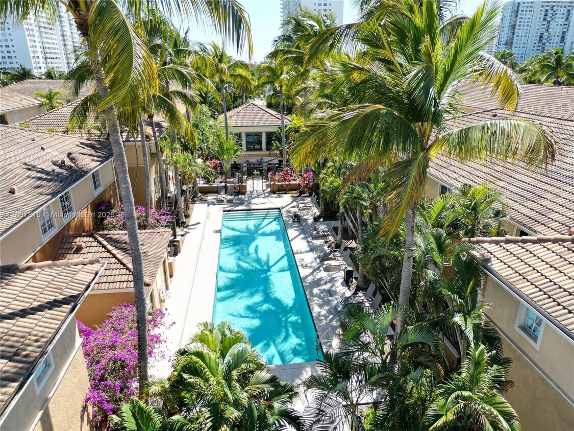 Foto principal - 2965 NE 185th St