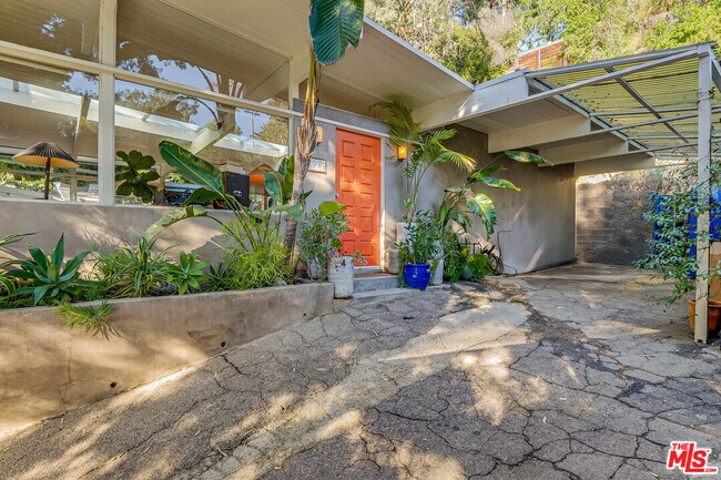 Building Photo - 7979 W Willow Glen Rd