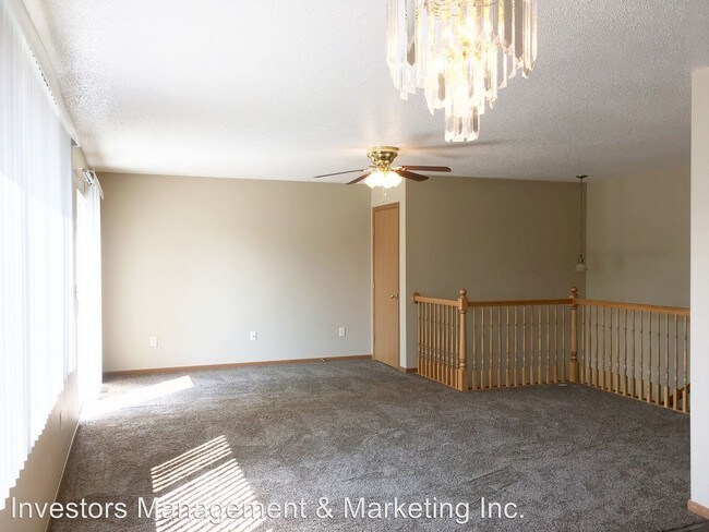 Building Photo - 4007 S Bay Dr SE