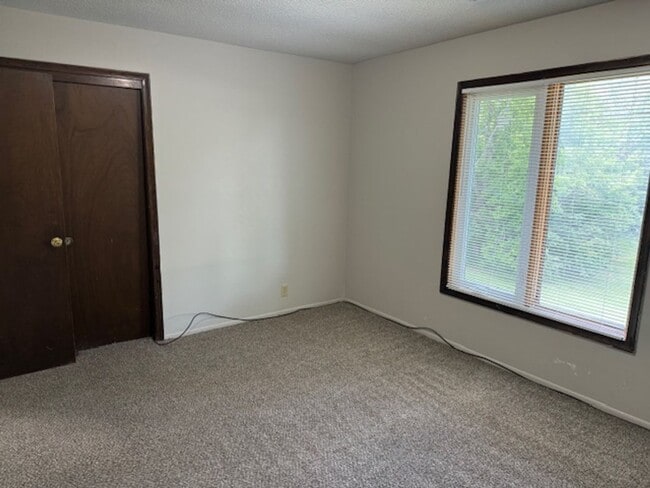 Building Photo - Hillside Rentals (4722 N. 61st St.)