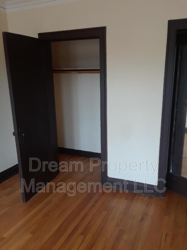 Building Photo - 7802 S Laflin St