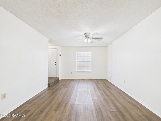 Foto del edificio - 114 Country Ln