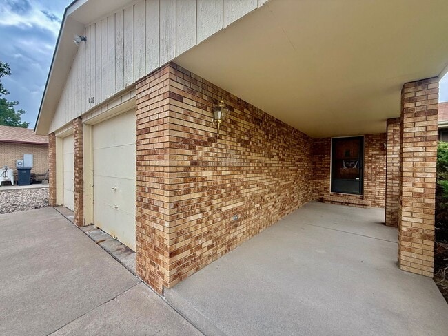 Building Photo - 4808 N Franklin Ave