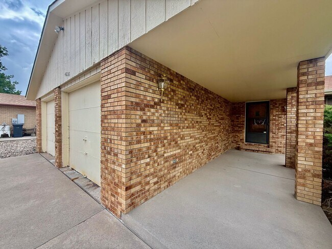 Foto del edificio - 4808 N Franklin Ave
