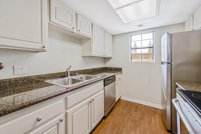 Building Photo - 12055 Alta Carmel Ct