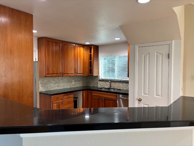 Building Photo - 242 N San Pedro Rd