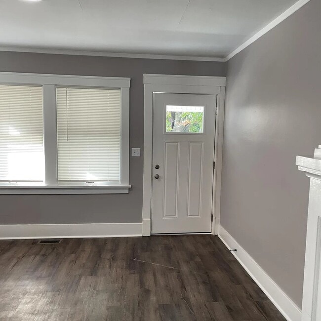 Building Photo - 1105 E Kansas St