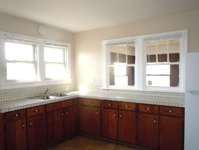 Building Photo - Two Bedroom Home on Over an Acre in Edards...