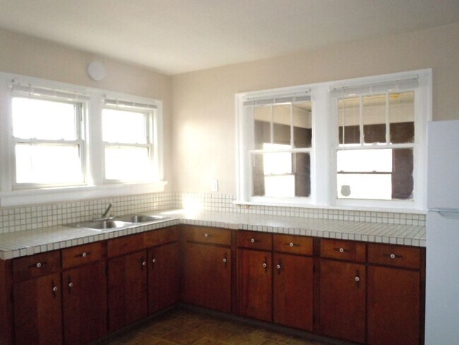 Foto del edificio - Two Bedroom Home on Over an Acre in Edards...