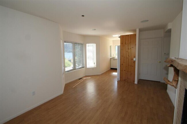 Foto del edificio - 38520 N Shore Dr