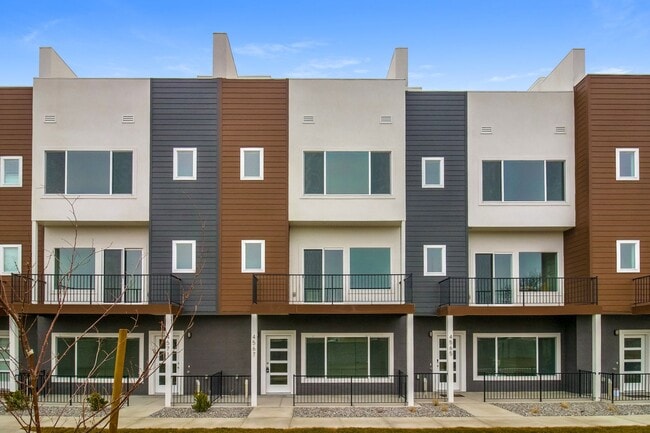 Amazing Modern three-story new build townh... - Amazing Modern three-story new build townh... House