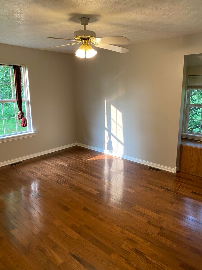 Building Photo - 118 Anderson Drive