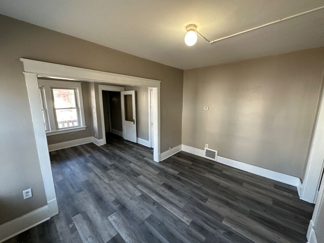 Primary Photo - 3233-3233 W Burleigh St