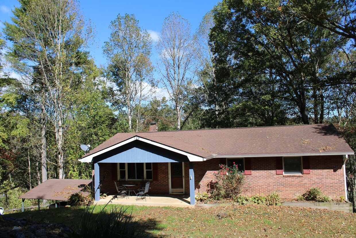 Primary Photo - Ranch-style Home in Pisgah Forest