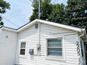 Building Photo - 2205 1/2 5th Ave