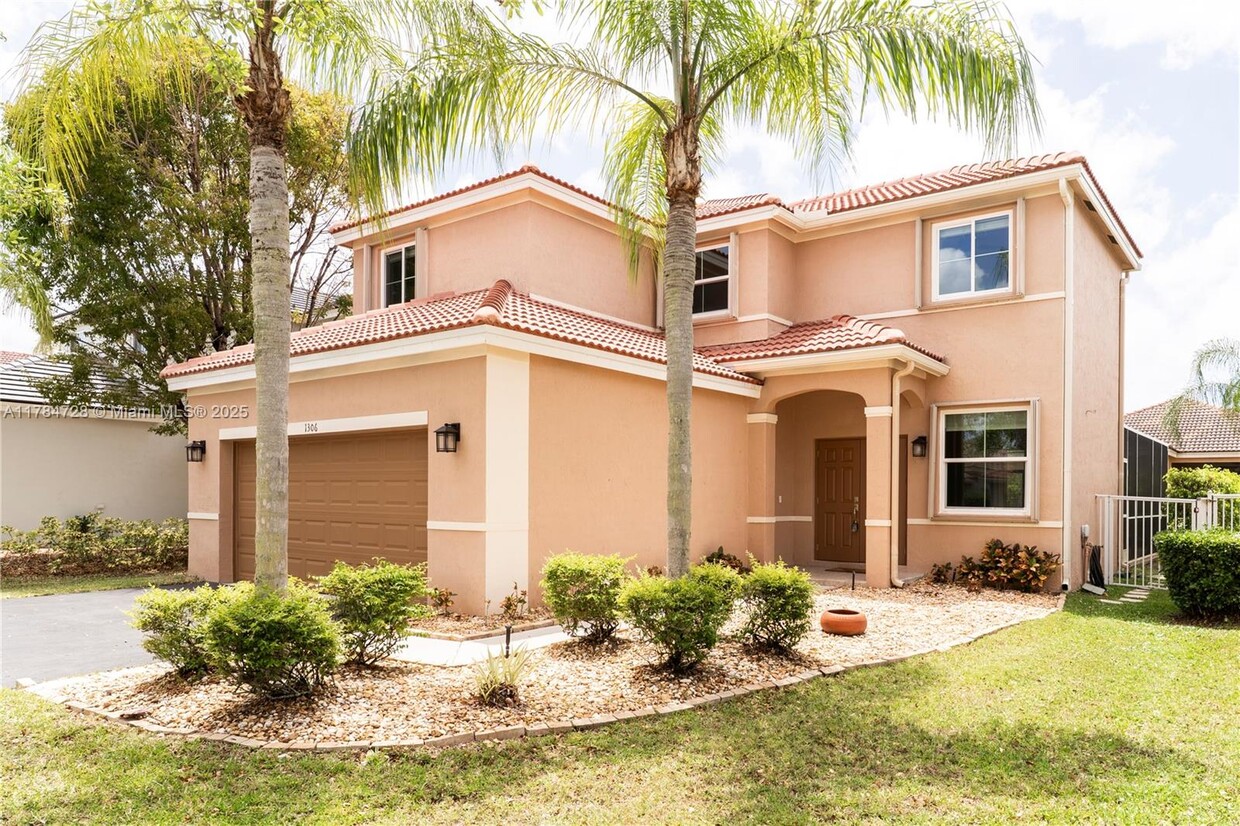 Primary Photo - 1306 Banyan Way